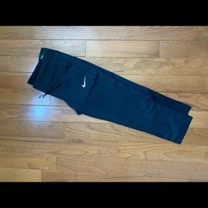 NWT Nike crop leggings Large